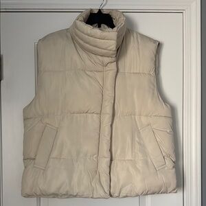 Urban Outfitters Women's OU Corrine Puffer Vest, Ivory/Cream, Medium